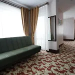 لو يازجي
